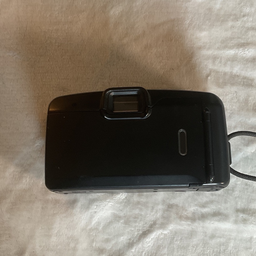 Canon Snappy QT Black and Gold Camera - Picture 3 of 6
